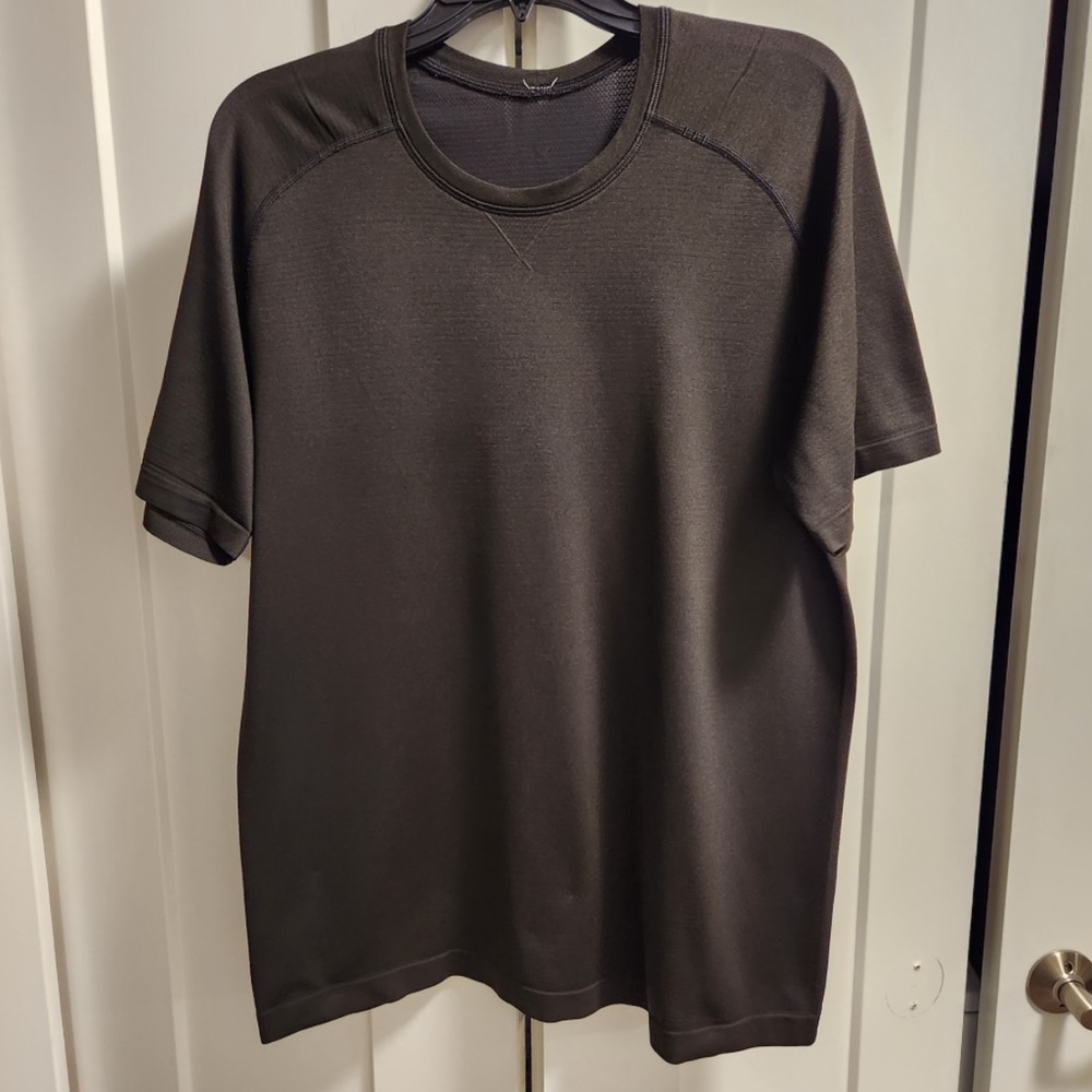 Lululemon Men’s T-Shirt - Large